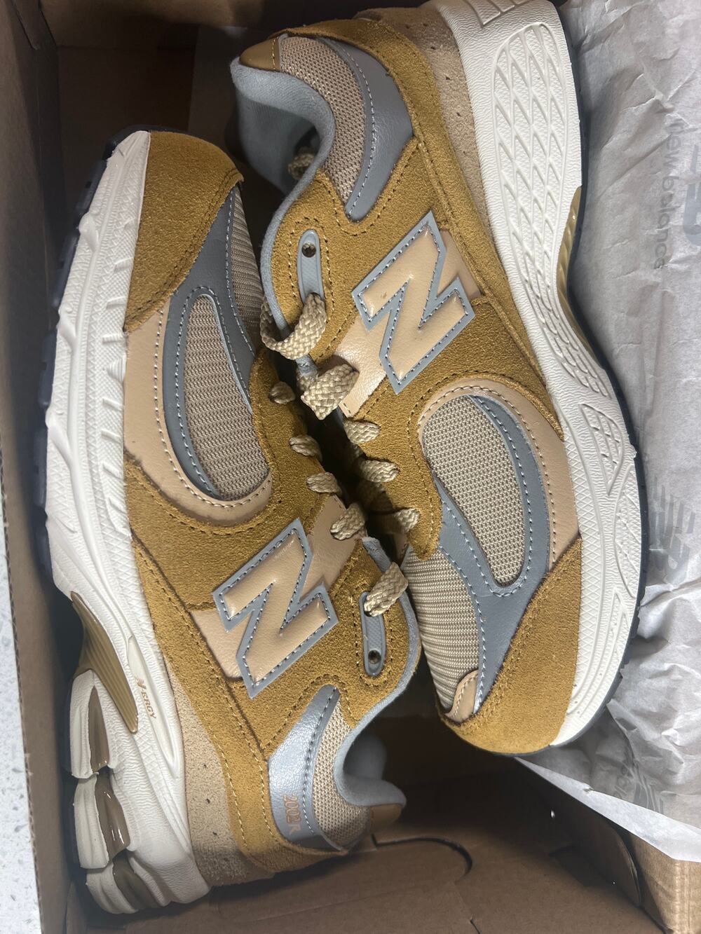 NIB New Balance 2002 Beige Beige GC2002CE
Size US Kids 5